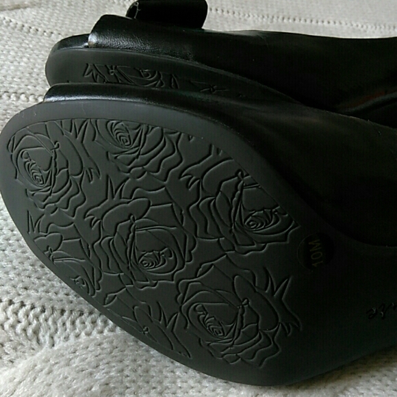 Studded Bow Black Leather Heels - Picture 11 of 16